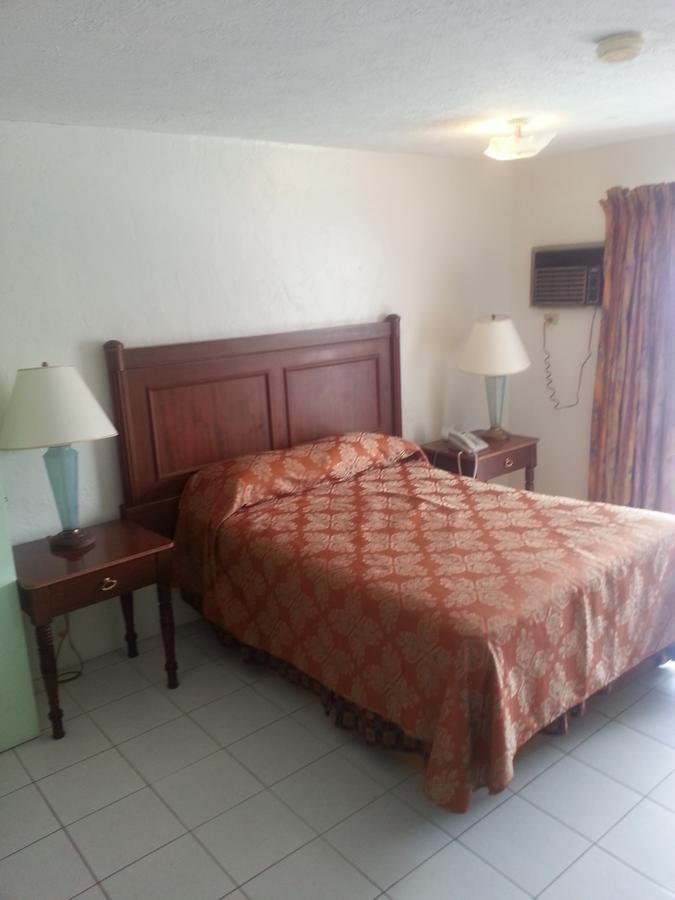 Nettie'S Different Of Nassau Casuarina'S Hotell Exteriör bild
