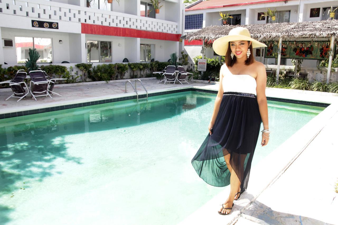 Nettie'S Different Of Nassau Casuarina'S Hotell Exteriör bild