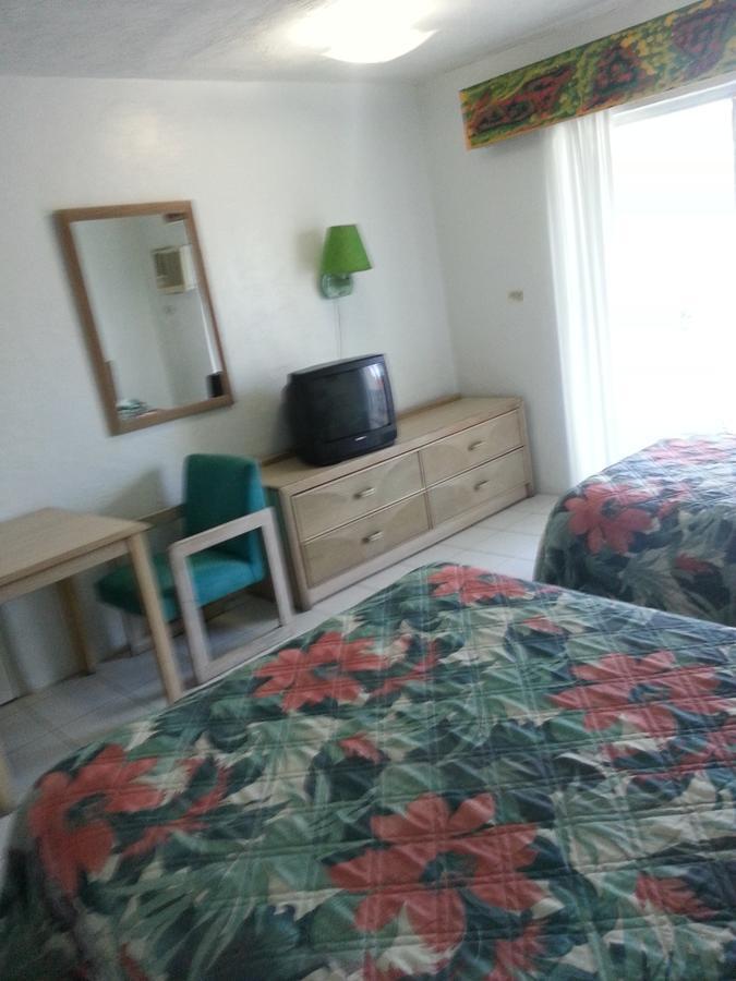 Nettie'S Different Of Nassau Casuarina'S Hotell Exteriör bild
