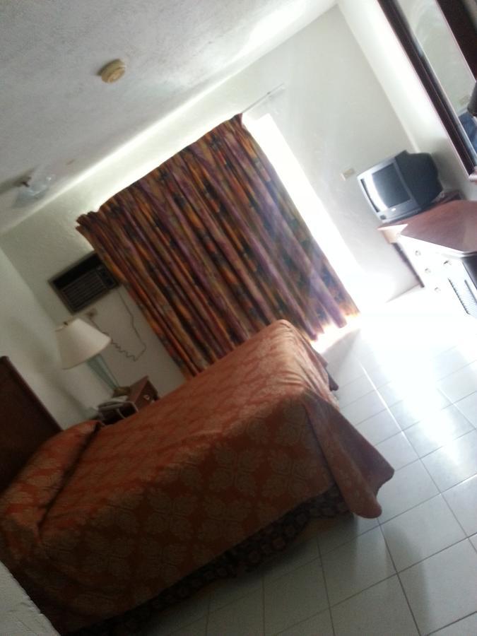 Nettie'S Different Of Nassau Casuarina'S Hotell Exteriör bild