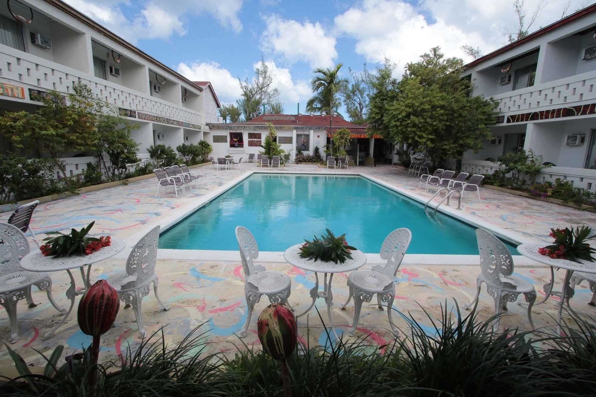Nettie'S Different Of Nassau Casuarina'S Hotell Exteriör bild